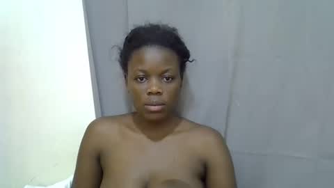 Snapshot of petite_melan chatting on September 27, 2025, 11:37 am petite_melan online show from September 27, 2025, 11:37 am