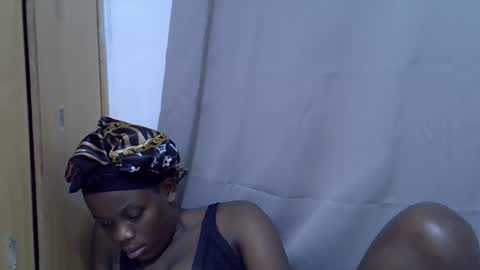 Snapshot of petite_melan chatting on September 27, 2025, 11:43 pm petite_melan online show from September 27, 2025, 11:43 pm