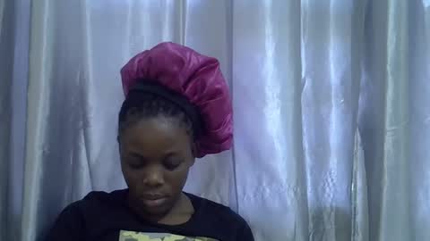 Snapshot of petite_melan chatting on October 20, 2025, 6:03 am petite_melan online show from October 20, 2025, 6:03 am