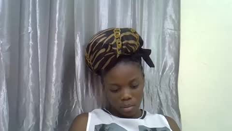 Snapshot of petite_melan chatting on October 21, 2025, 7:36 pm petite_melan online show from October 21, 2025, 7:36 pm