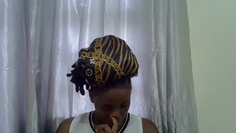 Snapshot of petite_melan chatting on October 22, 2025, 8:25 am petite_melan online show from October 22, 2025, 8:25 am