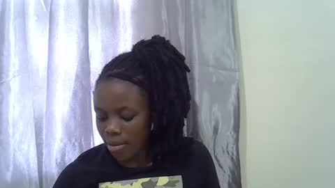 Snapshot of petite_melan chatting on October 28, 2025, 10:19 am petite_melan online show from October 28, 2025, 10:19 am