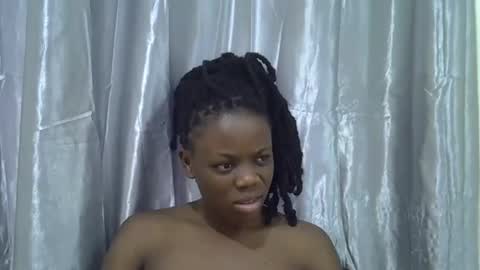 Snapshot of petite_melan chatting on October 29, 2025, 3:31 am petite_melan online show from October 29, 2025, 3:31 am
