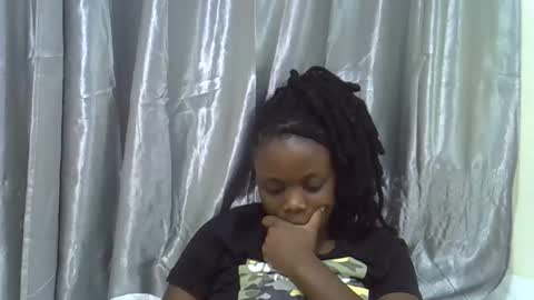 Snapshot of petite_melan chatting on October 29, 2025, 3:36 pm petite_melan online show from October 29, 2025, 3:36 pm