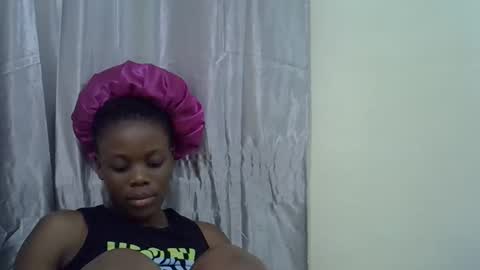 Snapshot of petite_melan chatting on November 9, 2025, 5:00 pm petite_melan online show from November 9, 2025, 5:00 pm