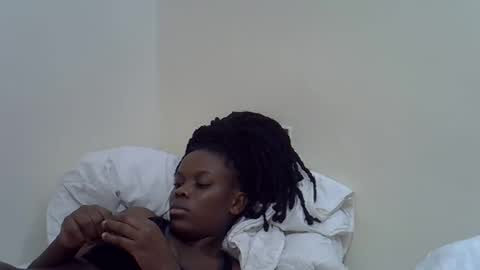 Snapshot of petite_melan chatting on November 12, 2025, 1:44 pm petite_melan online show from November 12, 2025, 1:44 pm