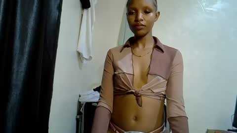 Snapshot of petite_melinda chatting on June 12, 2026, 10:41 pm petite_melinda online show from June 12, 2026, 10:41 pm
