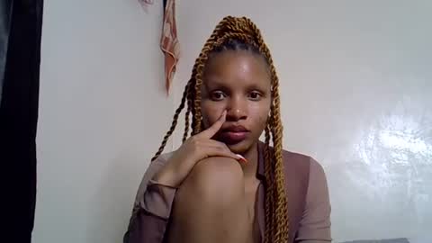 Snapshot of petite_melinda chatting on July 7, 2026, 10:03 pm petite_melinda online show from July 7, 2026, 10:03 pm