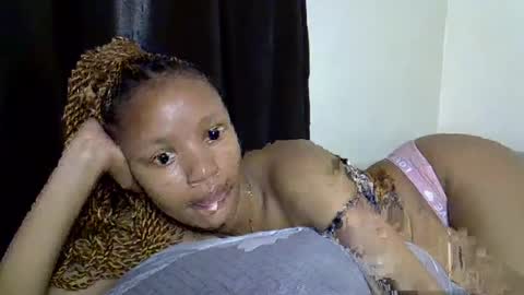 Snapshot of petite_melinda chatting on July 11, 2026, 1:19 am petite_melinda online show from July 11, 2026, 1:19 am