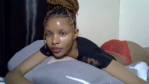 Snapshot of petite_melinda chatting on July 20, 2026, 3:43 am petite_melinda online show from July 20, 2026, 3:43 am