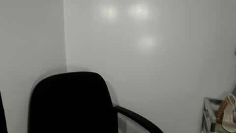 petite_pauline online show from February 24, 2026, 6:11 am