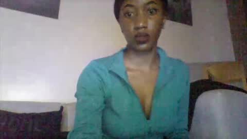 Snapshot of petite_princes chatting on September 28, 2025, 7:41 pm petite_princes online show from September 28, 2025, 7:41 pm