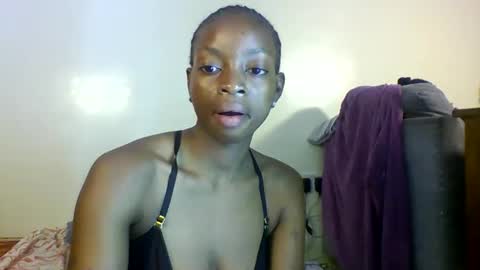 petite_queen001 online show from October 10, 2025, 1:15 am