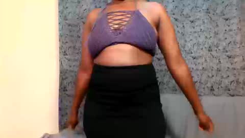 petite_queen001 online show from March 11, 2026, 11:00 pm