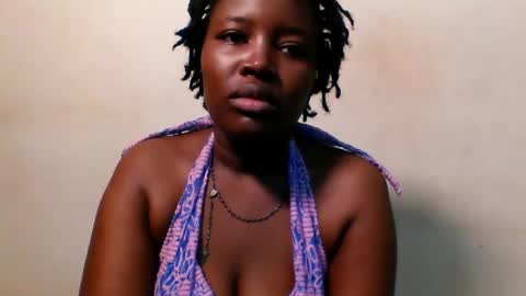 petite_queen001 online show from March 16, 2026, 1:22 am