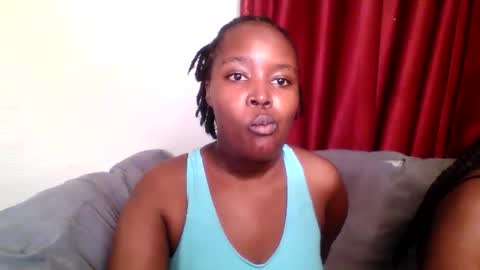 petite_queen001 online show from March 23, 2026, 12:09 pm