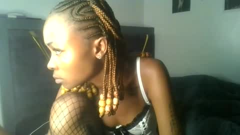 Snapshot of petite_queen69 chatting on May 30, 2026, 10:51 pm petite_queen69 online show from May 30, 2026, 10:51 pm