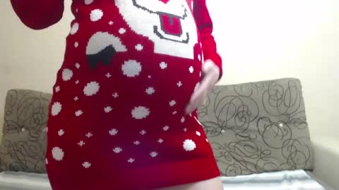 Snapshot of petite_red95 chatting on December 27, 2024, 12:01 pm cosmina online show from December 27, 2024, 12:01 pm