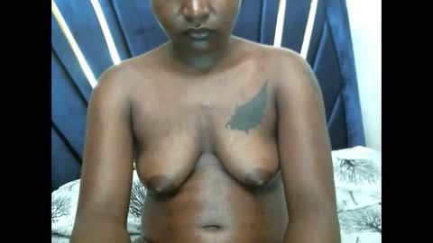 petite_shan online show from December 15, 2025, 8:29 am