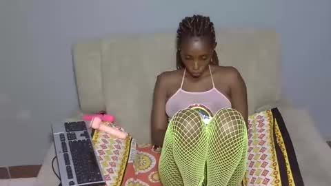 Snapshot of petite_tanya chatting on December 7, 2024, 9:00 pm Tanya online show from December 7, 2024, 9:00 pm