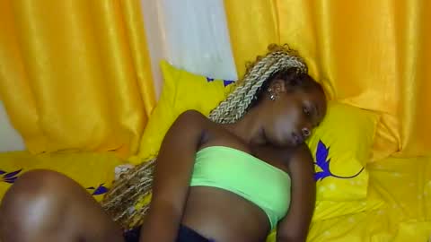 Snapshot of petite_tanya chatting on January 6, 2025, 1:19 pm Tanya online show from January 6, 2025, 1:19 pm