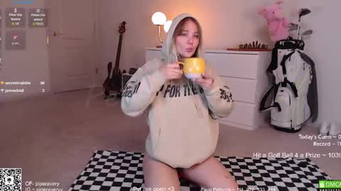 Snapshot of petitebrat chatting on May 6, 2026, 1:16 pm PiperAvery online show from May 6, 2026, 1:16 pm