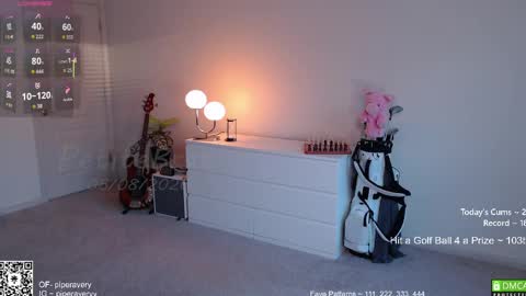 Snapshot of petitebrat chatting on June 9, 2026, 1:06 am PiperAvery online show from June 9, 2026, 1:06 am