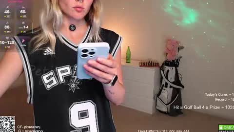 Snapshot of petitebrat chatting on June 14, 2026, 2:20 am PiperAvery online show from June 14, 2026, 2:20 am