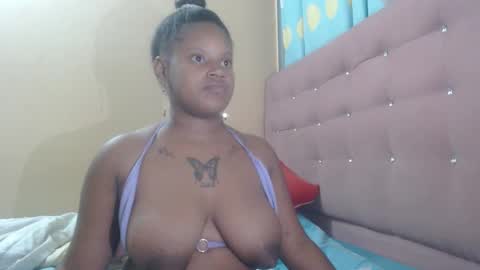 Snapshot of petitechocolatemommy chatting on December 14, 2025, 4:51 am petitechocolatemommy online show from December 14, 2025, 4:51 am