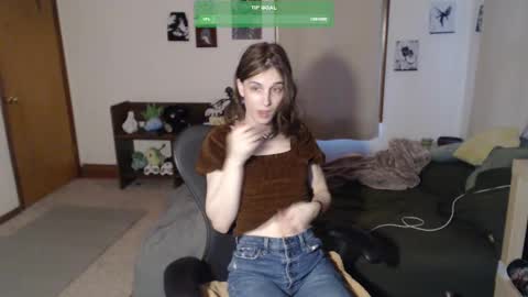 Snapshot of petitecut chatting on February 19, 2025, 4:22 pm caracal online show from February 19, 2025, 4:22 pm