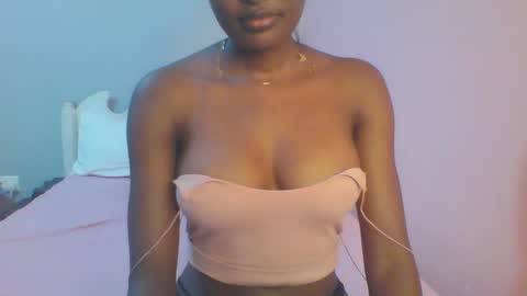 Snapshot of petiteediva chatting on June 2, 2026, 2:41 pm diva online show from June 2, 2026, 2:41 pm