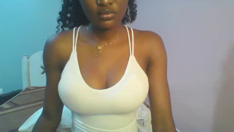 Snapshot of petiteediva chatting on June 7, 2026, 2:48 am diva online show from June 7, 2026, 2:48 am
