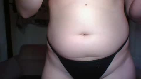 Snapshot of petitegirluvsdick chatting on December 4, 2024, 3:26 am Bella online show from December 4, 2024, 3:26 am