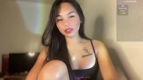 Snapshot of petitegirlx69 chatting on March 2, 2025, 10:27 pm miss lisa online show from March 2, 2025, 10:27 pm