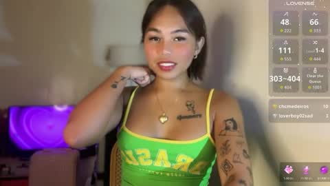 Snapshot of petitegirlx69 chatting on October 14, 2025, 5:25 pm miss lisa online show from October 14, 2025, 5:25 pm