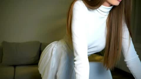 Petitegonwiild online show from May 17, 2026, 8:05 pm