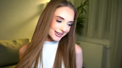 Petitegonwiild online show from May 19, 2026, 9:21 pm