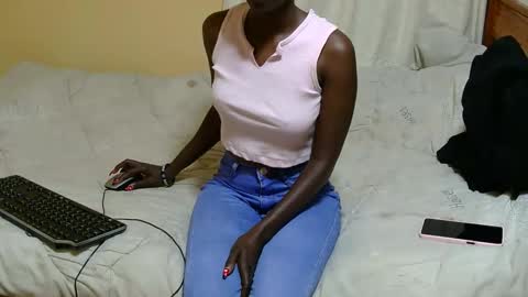 Snapshot of petitekittyy chatting on April 28, 2026, 3:39 pm Kitty online show from April 28, 2026, 3:39 pm