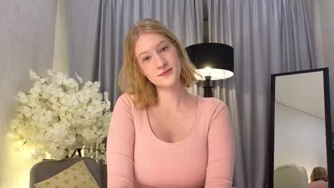 Snapshot of petitelz chatting on November 12, 2025, 6:19 pm Elza online show from November 12, 2025, 6:19 pm