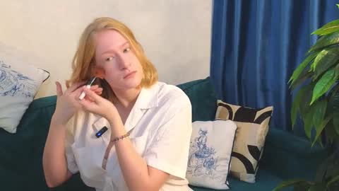 Snapshot of petitelz chatting on November 15, 2025, 6:59 pm Elza online show from November 15, 2025, 6:59 pm