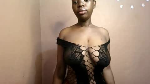 Snapshot of petitemomma76379 chatting on July 5, 2026, 5:47 am sexy chocolate online show from July 5, 2026, 5:47 am