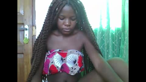 petitesweetchiq online show from March 8, 2026, 6:28 am