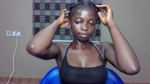 petitexxebony online show from June 25, 2026, 7:29 pm