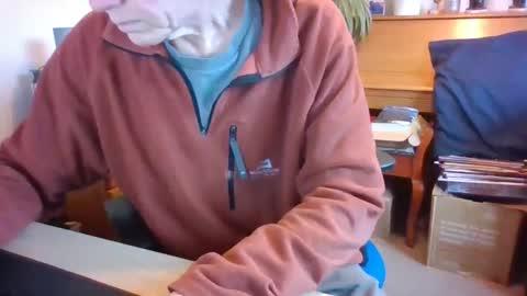 Snapshot of petitwilly chatting on January 15, 2025, 10:38 am petitwilly online show from January 15, 2025, 10:38 am