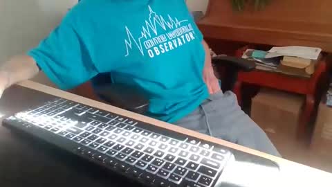 Snapshot of petitwilly chatting on October 27, 2025, 9:35 am petitwilly online show from October 27, 2025, 9:35 am