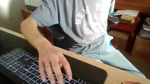 Snapshot of petitwilly chatting on November 13, 2025, 10:58 am petitwilly online show from November 13, 2025, 10:58 am