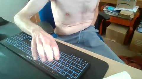 Snapshot of petitwilly chatting on November 26, 2025, 9:21 am petitwilly online show from November 26, 2025, 9:21 am