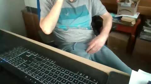 Snapshot of petitwilly chatting on December 1, 2025, 9:25 am petitwilly online show from December 1, 2025, 9:25 am