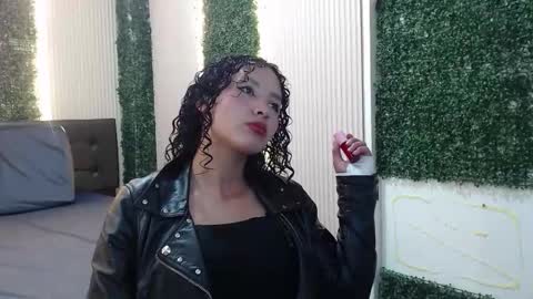 Snapshot of pettymoon chatting on November 4, 2025, 12:48 pm Moon online show from November 4, 2025, 12:48 pm