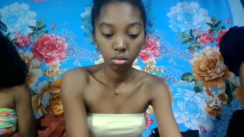 Snapshot of phaosiia chatting on June 16, 2026, 7:27 pm phaosiia online show from June 16, 2026, 7:27 pm